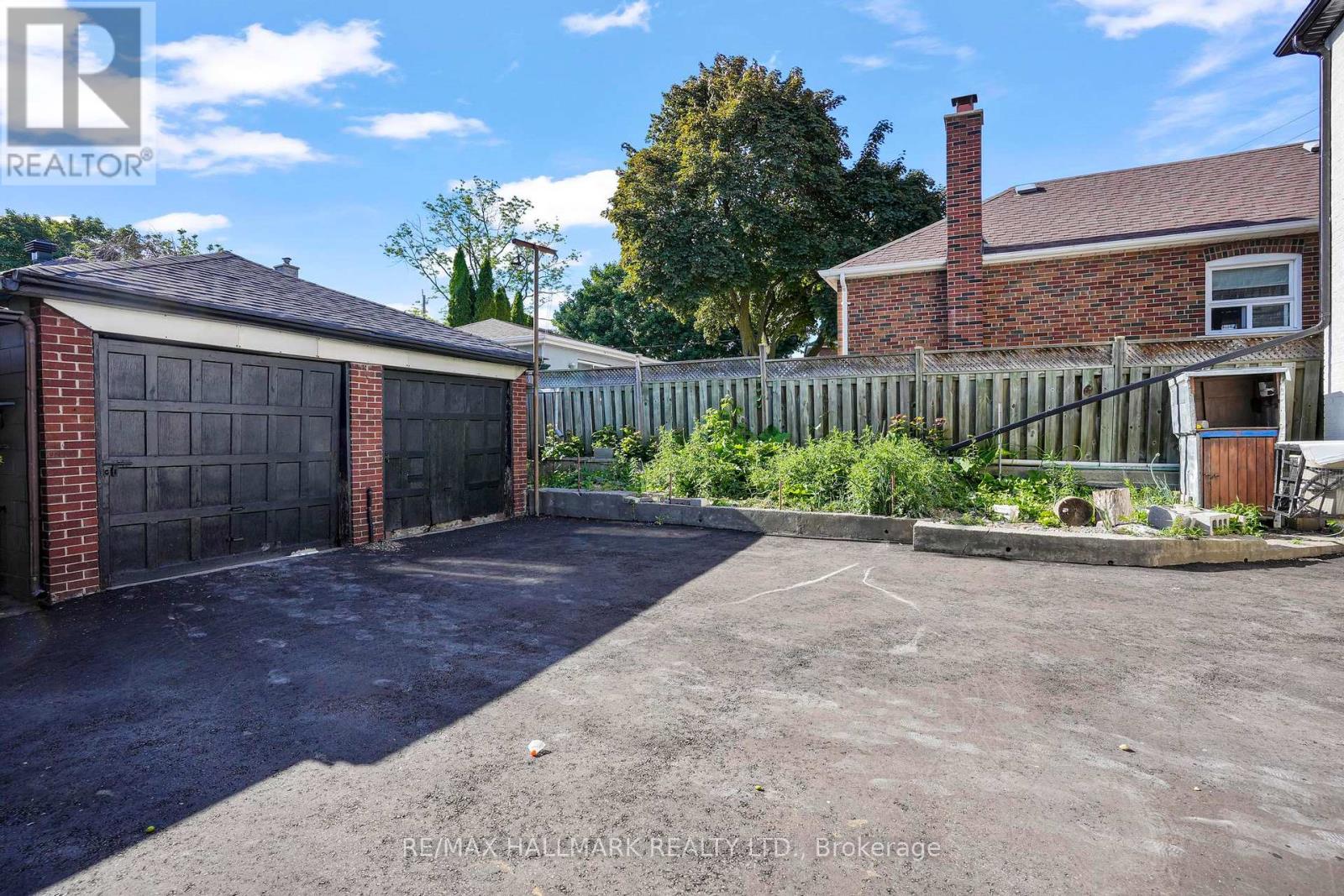 90a Bicknell Avenue, Toronto, Ontario  M6M 4G7 - Photo 33 - W12119686