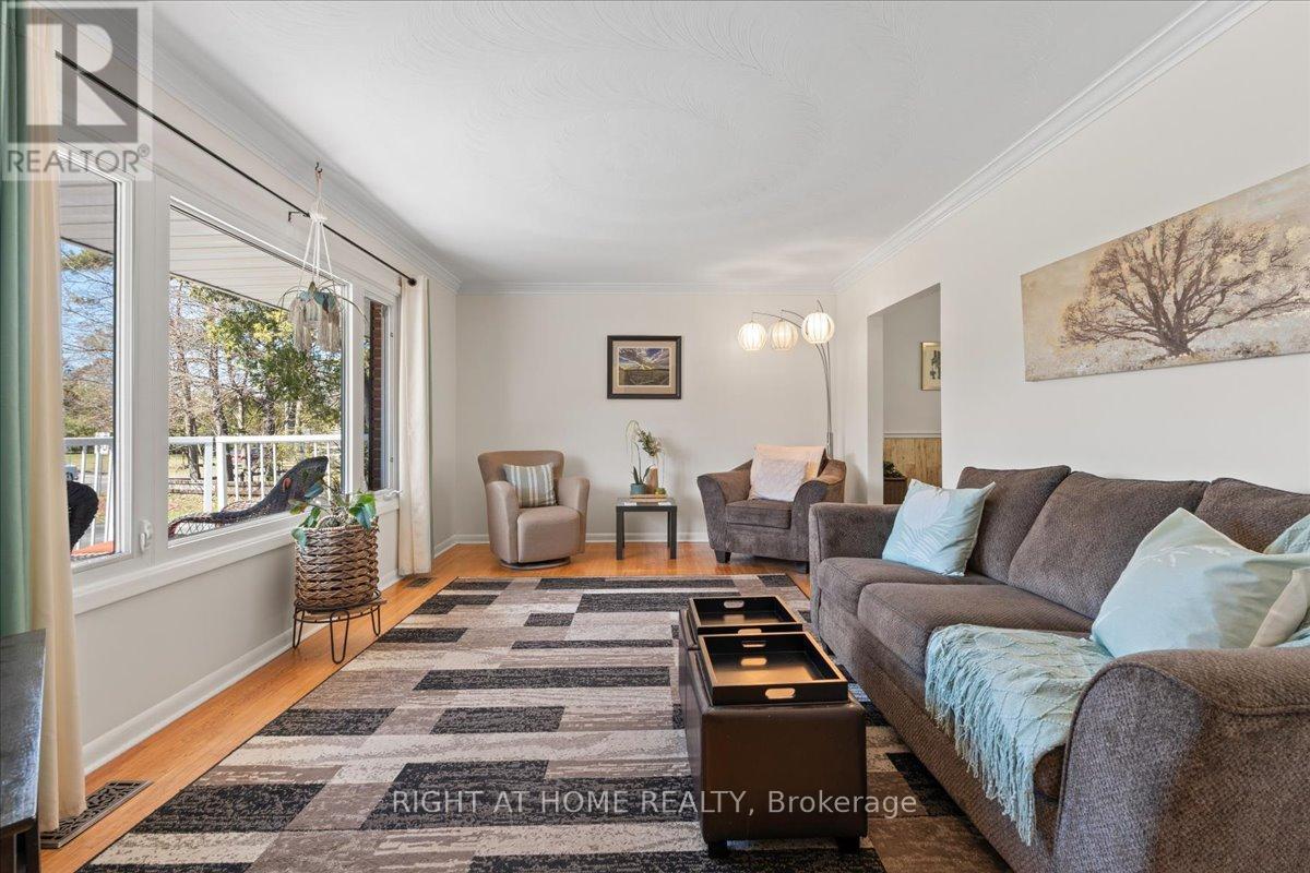 40 Roseland Drive, Quinte West, Ontario  K0K 1L0 - Photo 5 - X12092880