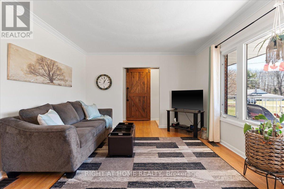 40 Roseland Drive, Quinte West, Ontario  K0K 1L0 - Photo 6 - X12092880