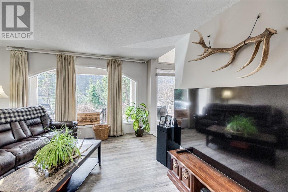 5407 Allendale Crescent, Castlegar, British Columbia  V1N 4V8 - Photo 21 - 10338016