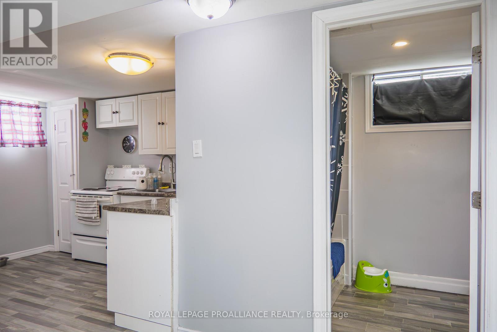 21 Pepper Avenue, Belleville, Ontario  K8P 4R2 - Photo 3 - X12120161