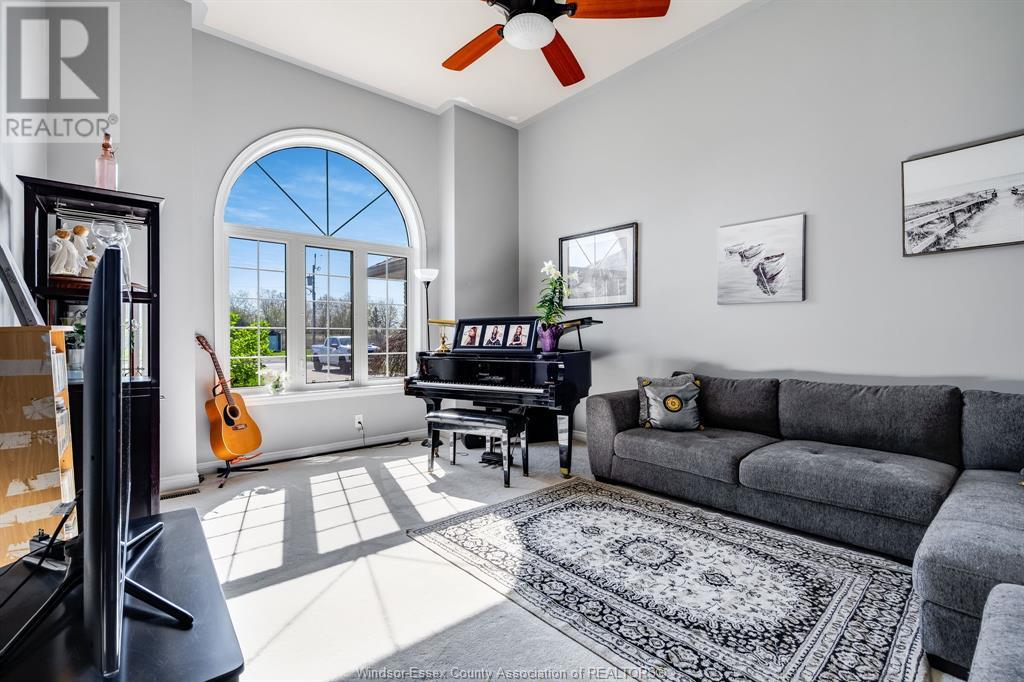 Property at 811 RIVAIT DRIVE image 4