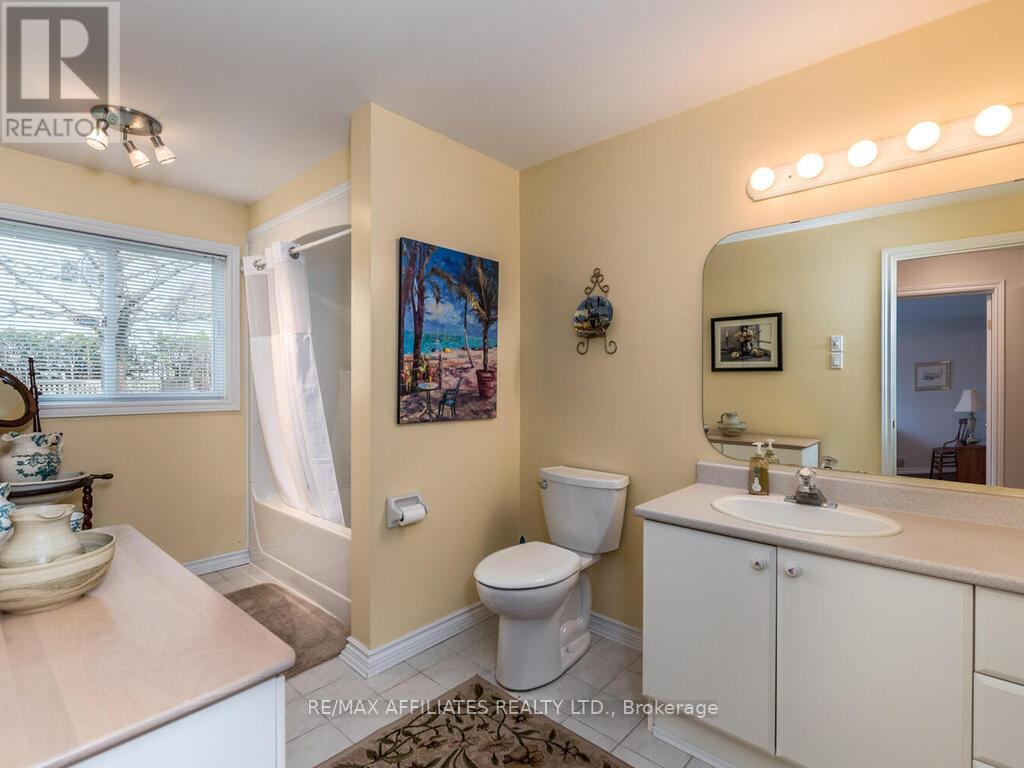 32 Mika Street, Ottawa, Ontario  K2S 1K8 - Photo 26 - X12120138