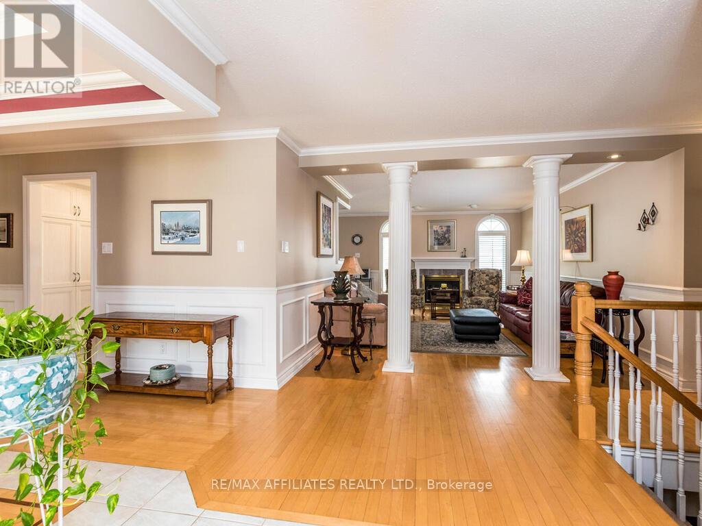 32 Mika Street, Ottawa, Ontario  K2S 1K8 - Photo 3 - X12120138