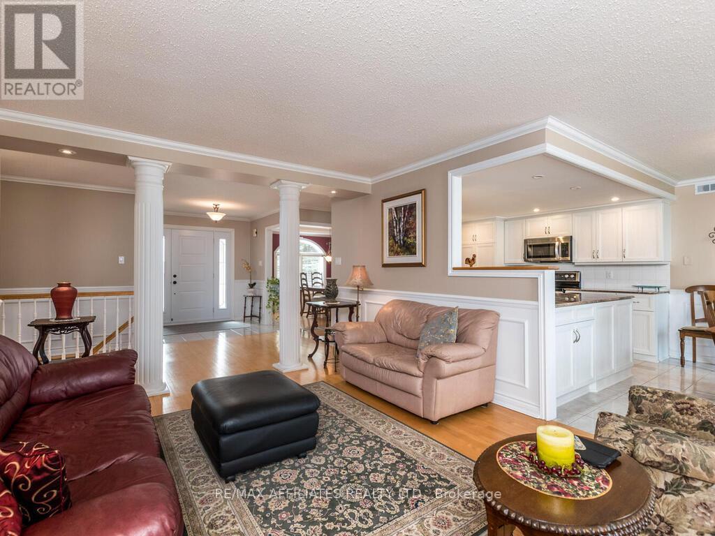 32 Mika Street, Ottawa, Ontario  K2S 1K8 - Photo 7 - X12120138