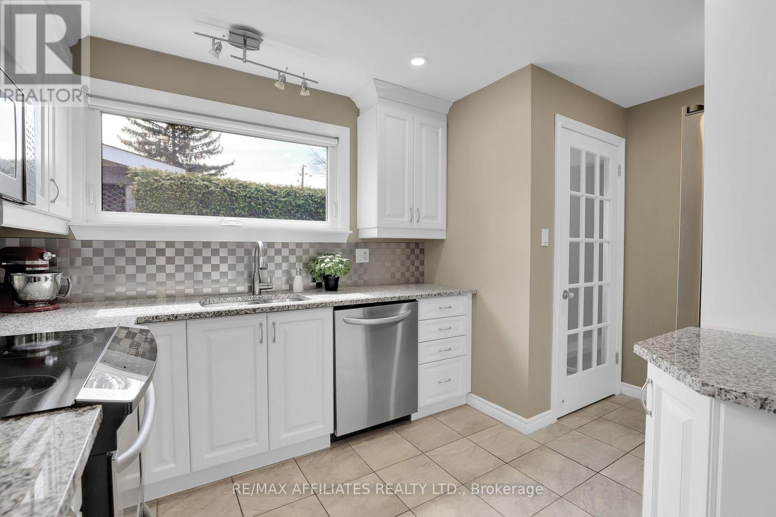 66 Crystal Beach Drive, Ottawa, Ontario  K2H 5N1 - Photo 17 - X12120203