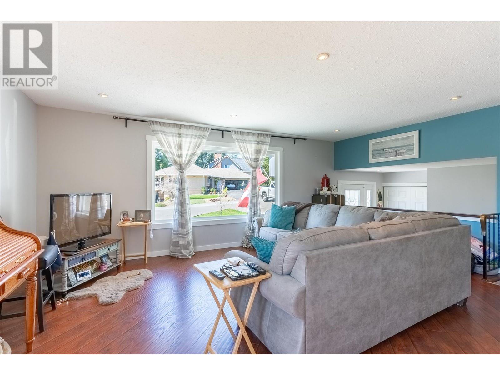 Property at 2617 Golf Course Drive image 3