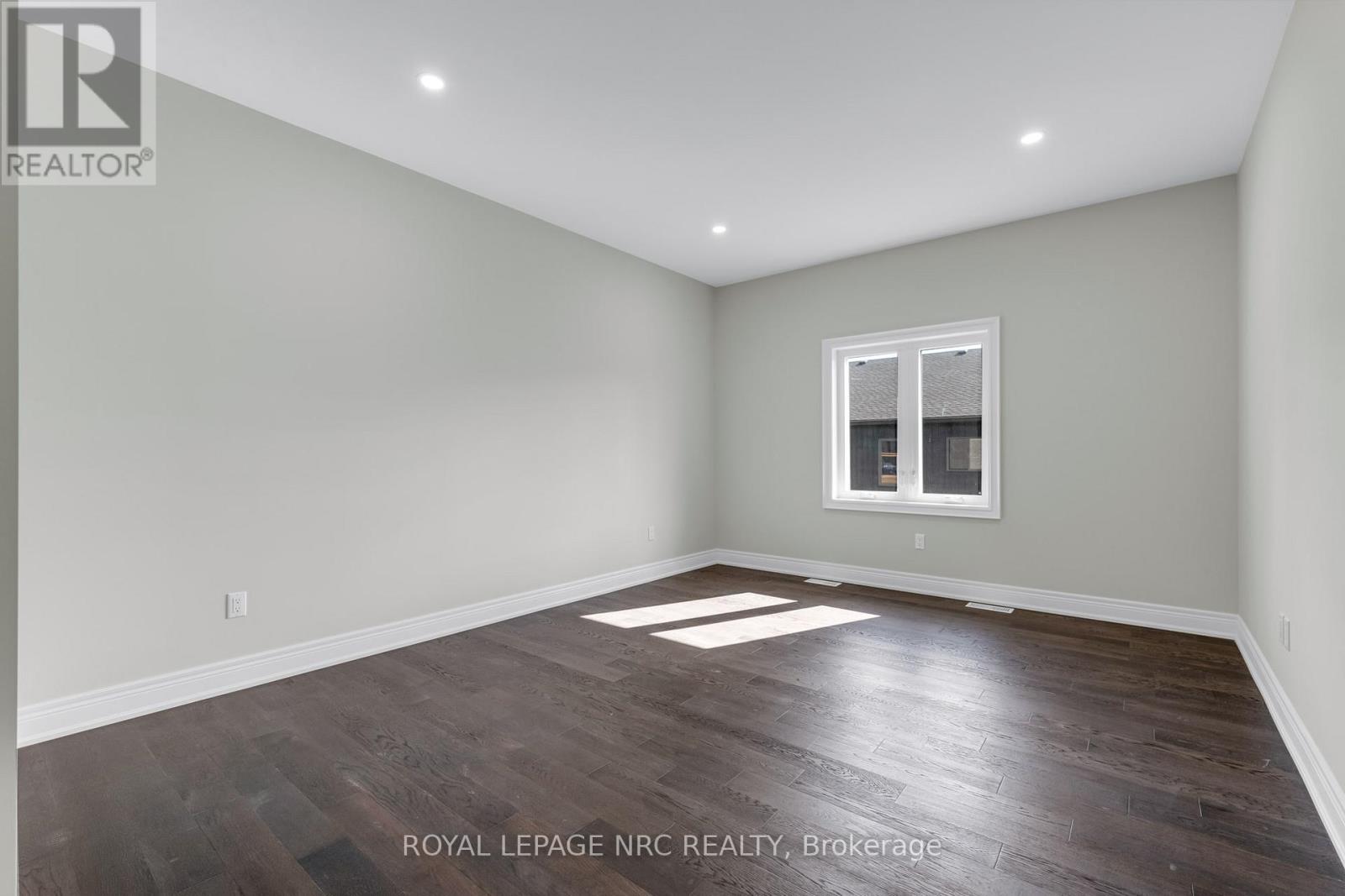 732 Clarence Street, Port Colborne, Ontario  L3K 0A8 - Photo 17 - X12120045