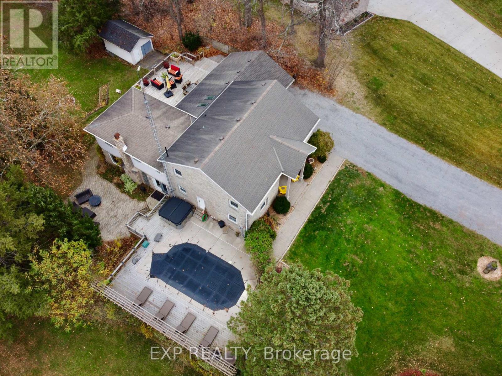 6147 Stamford Townline Road, Niagara-On-The-Lake, Ontario  L0S 1P0 - Photo 2 - X12120169