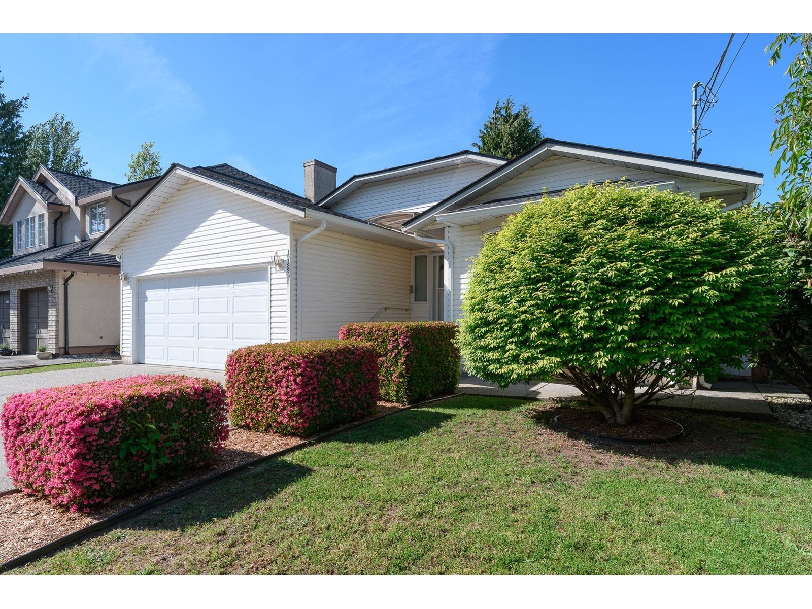 Property at 15729 20 AVENUE image 3