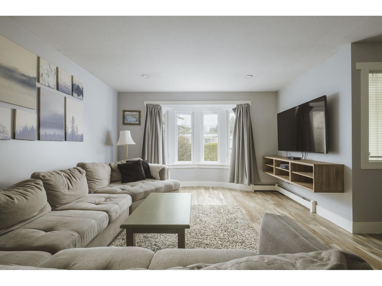 Property at 15729 20 AVENUE image 4