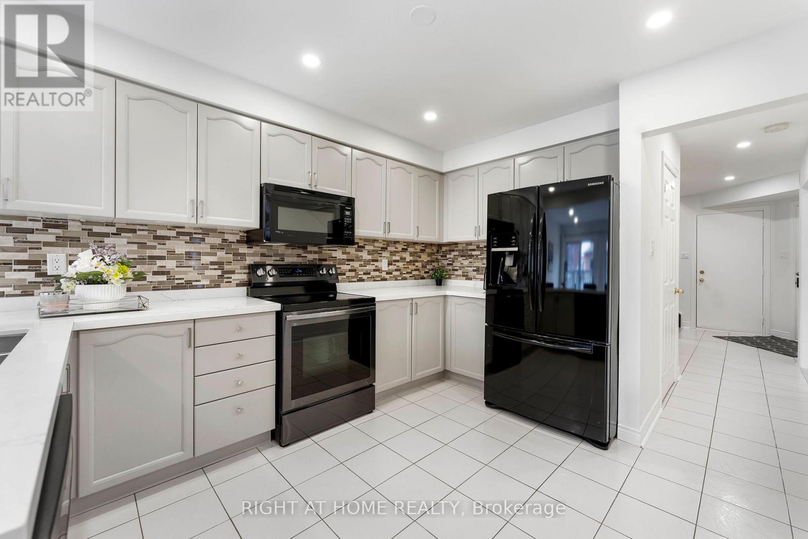 2528 Parkdale Street, Pickering, Ontario  L1X 2P4 - Photo 21 - E12120007