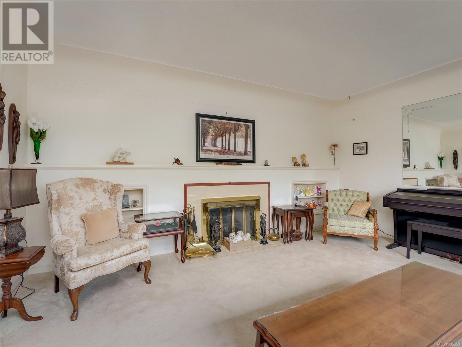 Property at 2541 Killarney Pl image 3