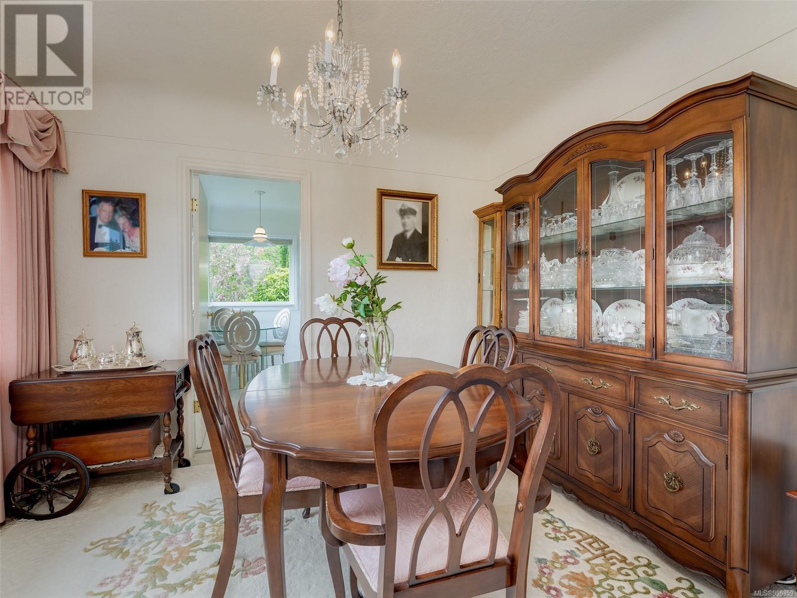 2541 Killarney Pl, Saanich, British Columbia  V8P 3G4 - Photo 5 - 996359