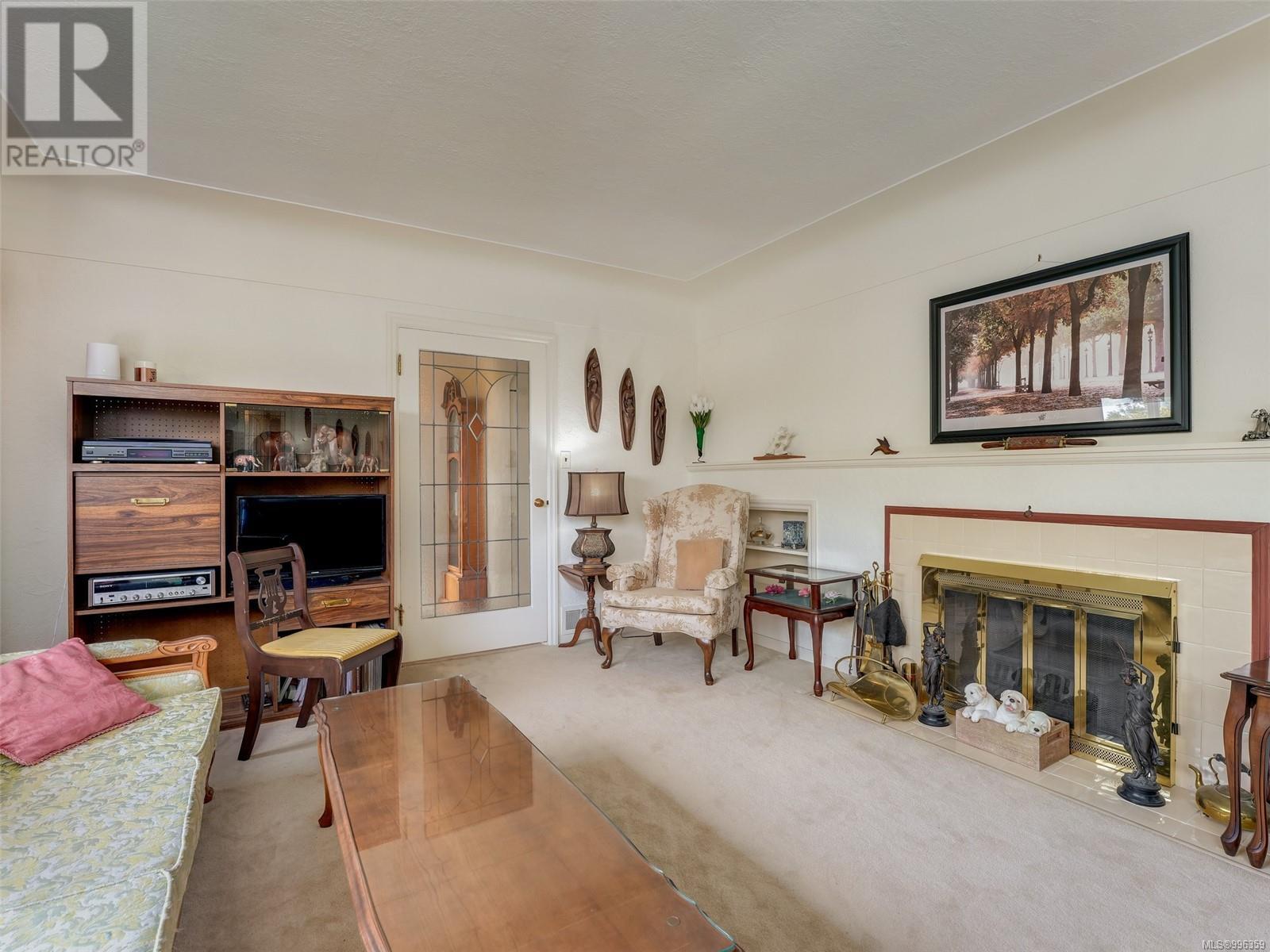 Property at 2541 Killarney Pl image 2