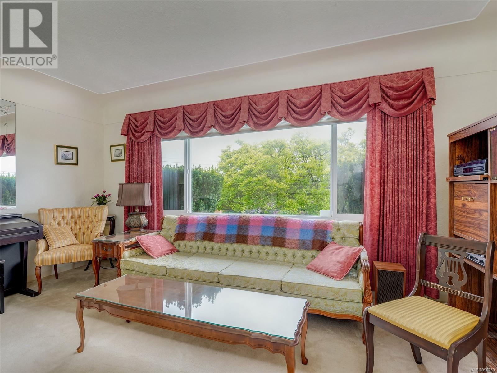 Property at 2541 Killarney Pl image 4