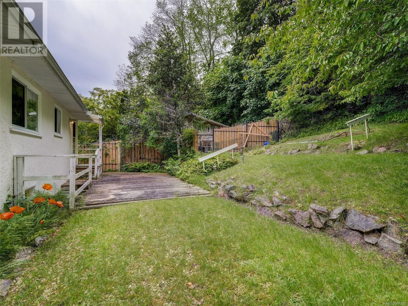 2541 Killarney Pl, Saanich, British Columbia  V8P 3G4 - Photo 23 - 996359