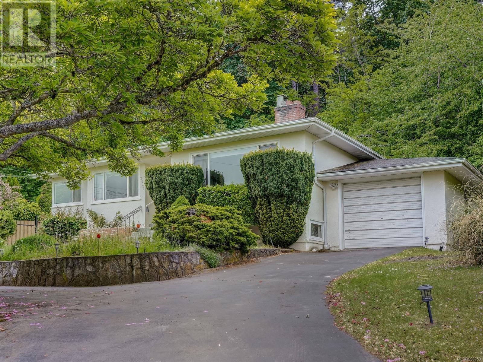 2541 Killarney Pl, Saanich, British Columbia  V8P 3G4 - Photo 29 - 996359