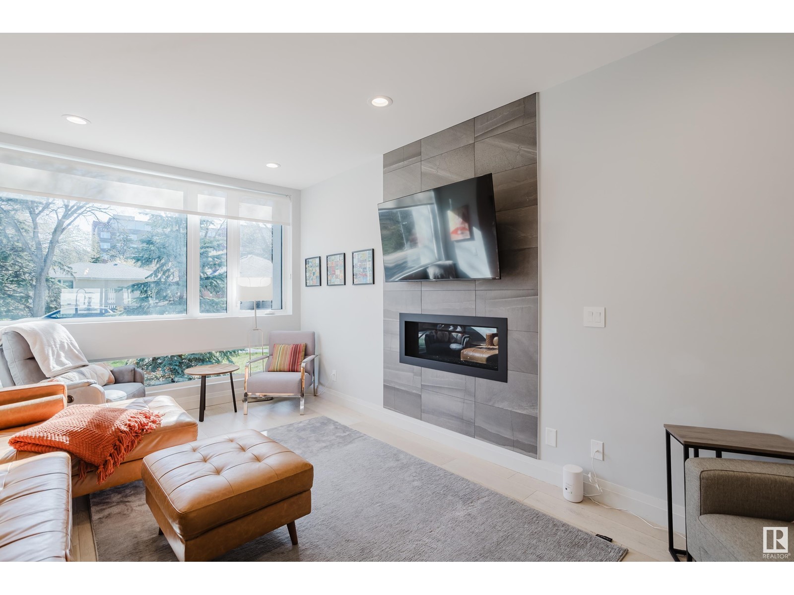 Property at 9142 117 ST NW image 1