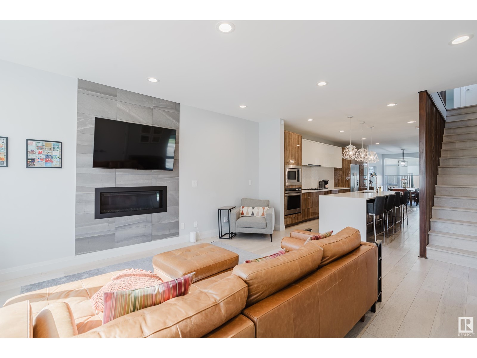 Property at 9142 117 ST NW image 4