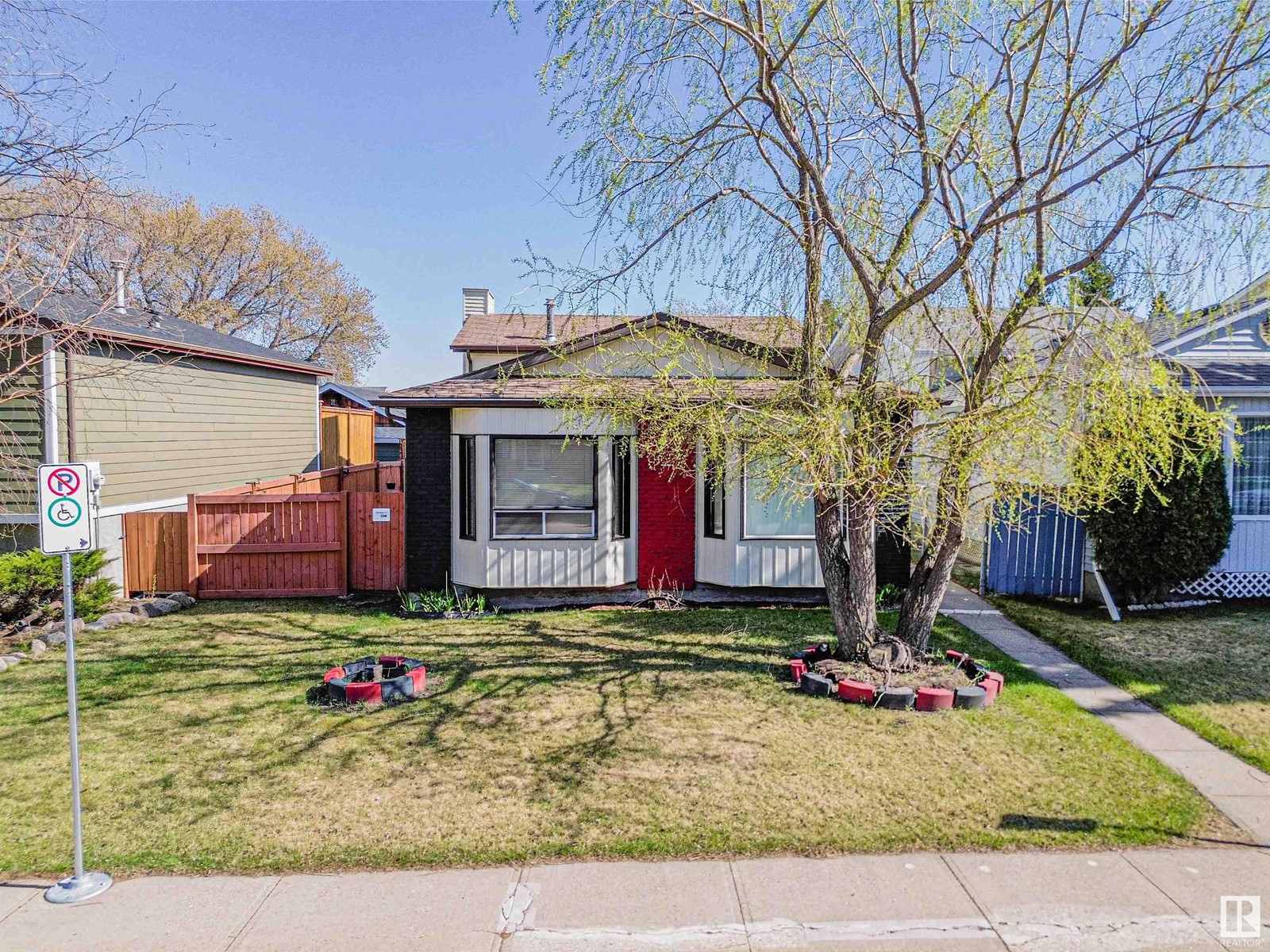 Property at 393 Kirkpatrick Crescent NW image 2