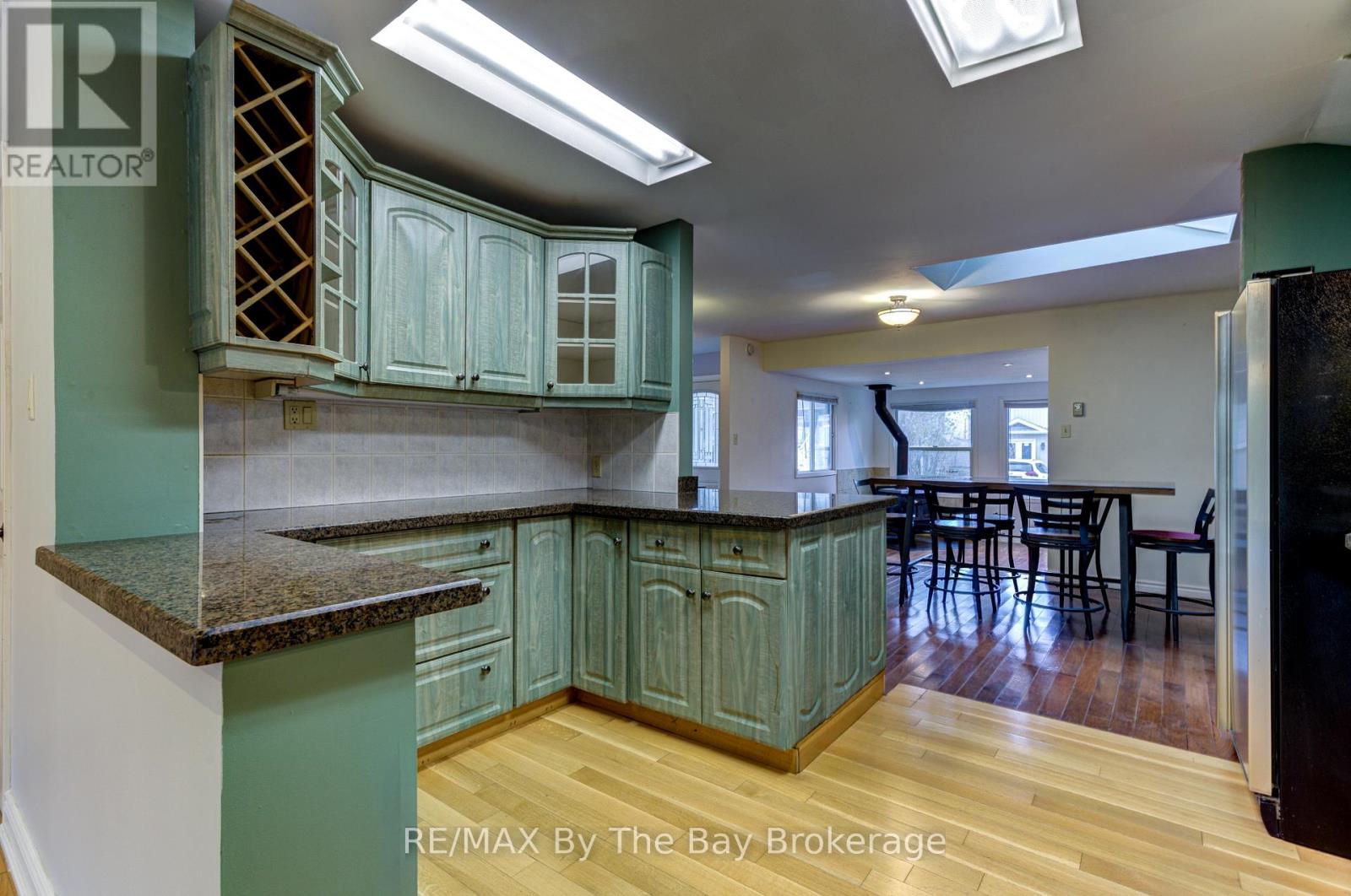 1719 Shore Lane, Wasaga Beach, Ontario  L9Z 1V7 - Photo 6 - S12119990
