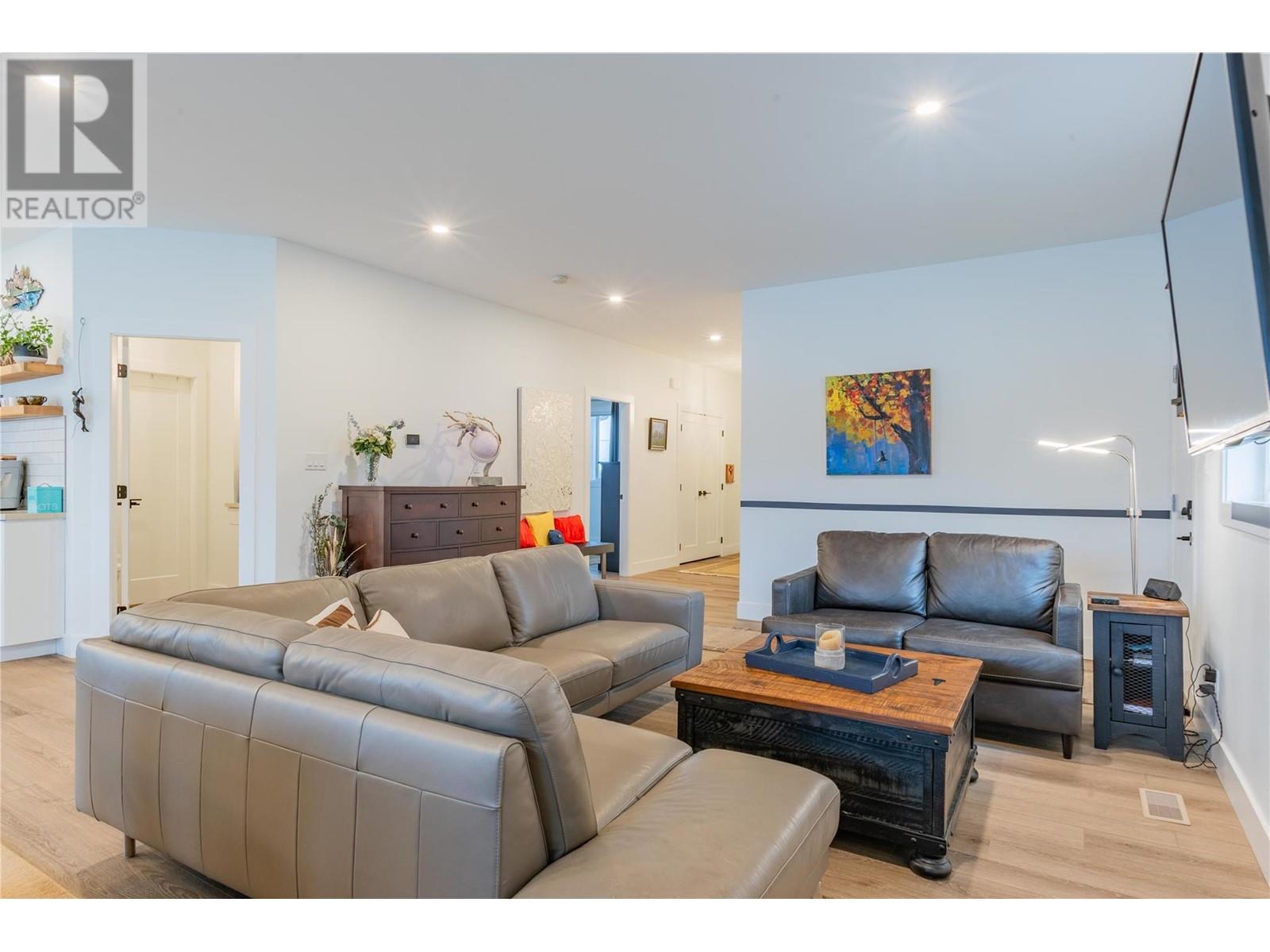 1070 Elkview Road, Castlegar, British Columbia  V1N 4L5 - Photo 25 - 10345826