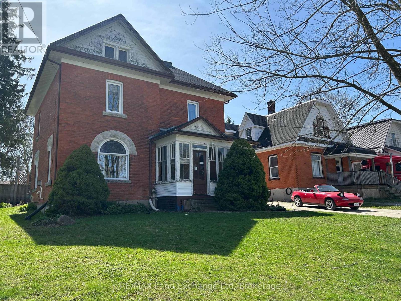327 Frances Street, North Huron, Ontario  N0G 2W0 - Photo 2 - X12120060