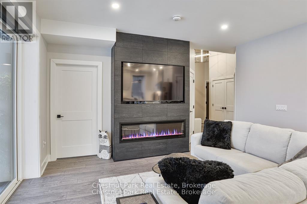 404 - 18 Campus Trail, Huntsville, Ontario P1H 0K2 - Photo 3 - X12120113
