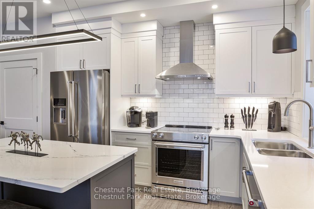 404 - 18 Campus Trail, Huntsville, Ontario P1H 0K2 - Photo 4 - X12120113