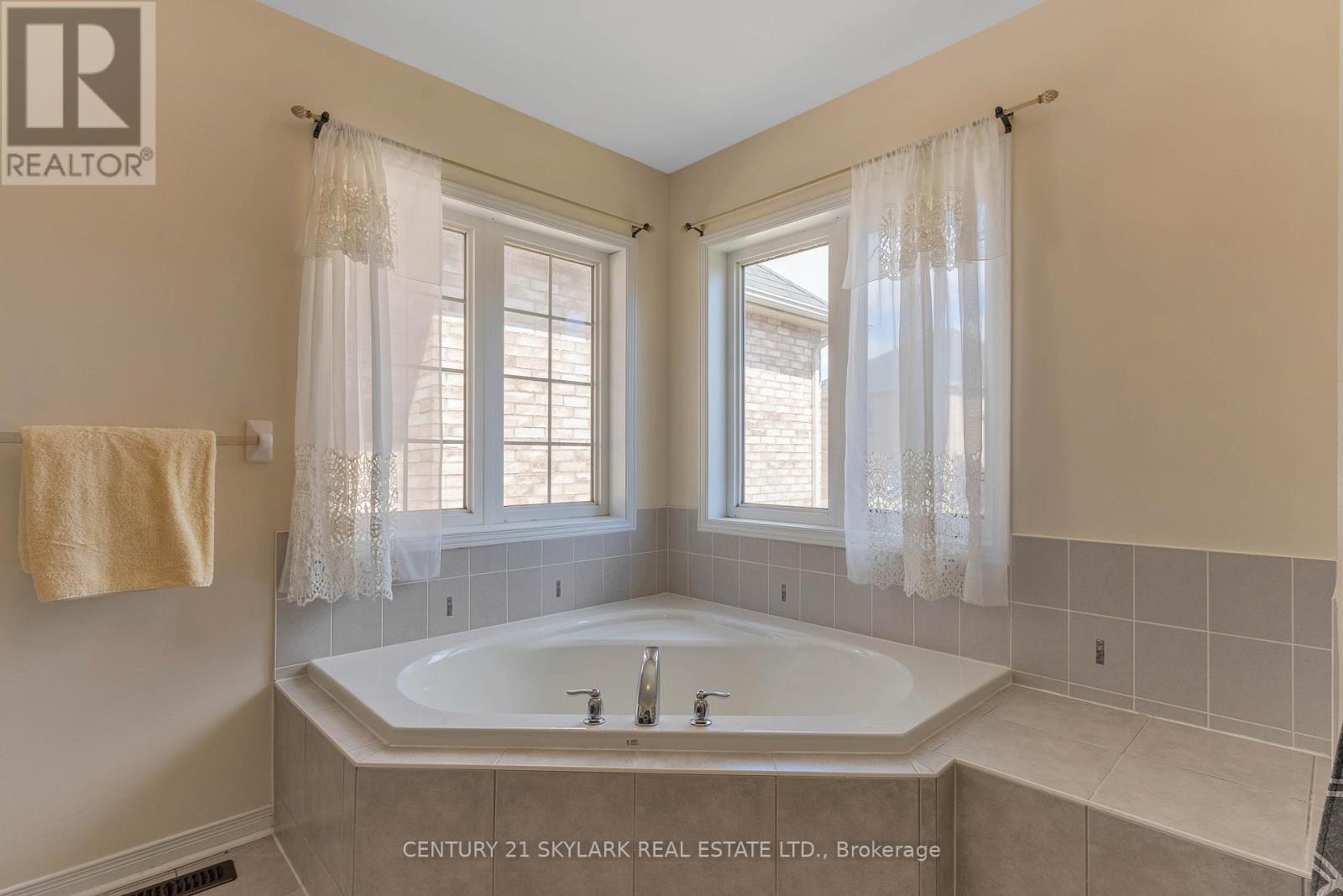 13 Ledgerock Road, Brampton, Ontario  L6P 2L8 - Photo 37 - W12103014