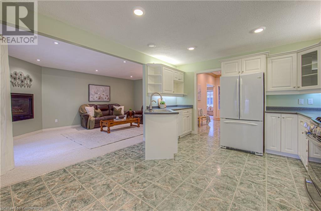 300 Thorncrest Drive, Waterloo, Ontario  N2L 5R5 - Photo 6 - 40722320