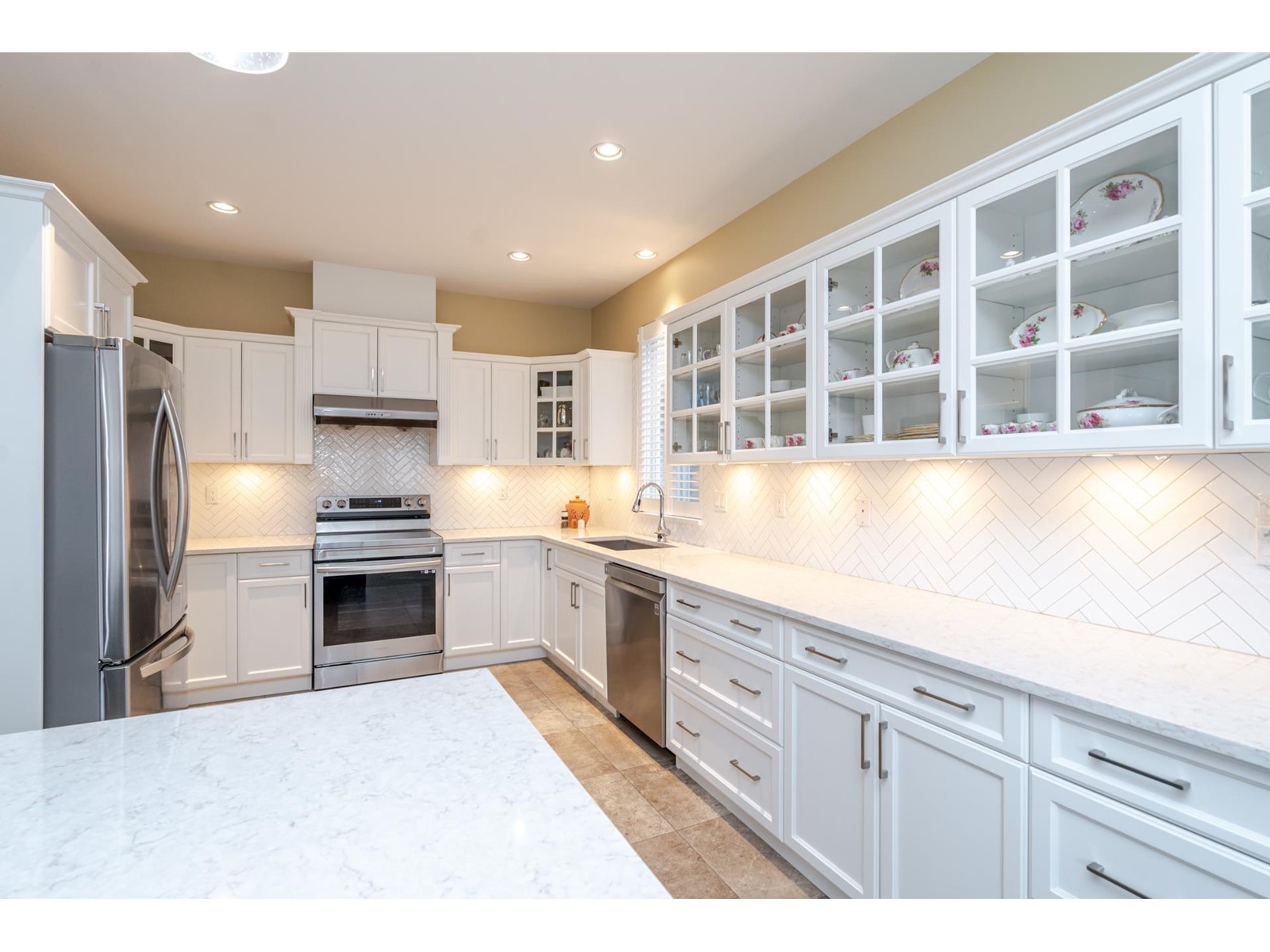 18759 66 Avenue, Surrey, British Columbia  V3S 0T1 - Photo 4 - R2979973