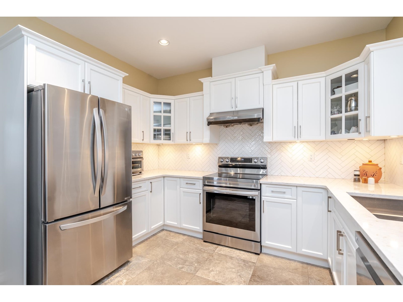 18759 66 Avenue, Surrey, British Columbia  V3S 0T1 - Photo 5 - R2979973