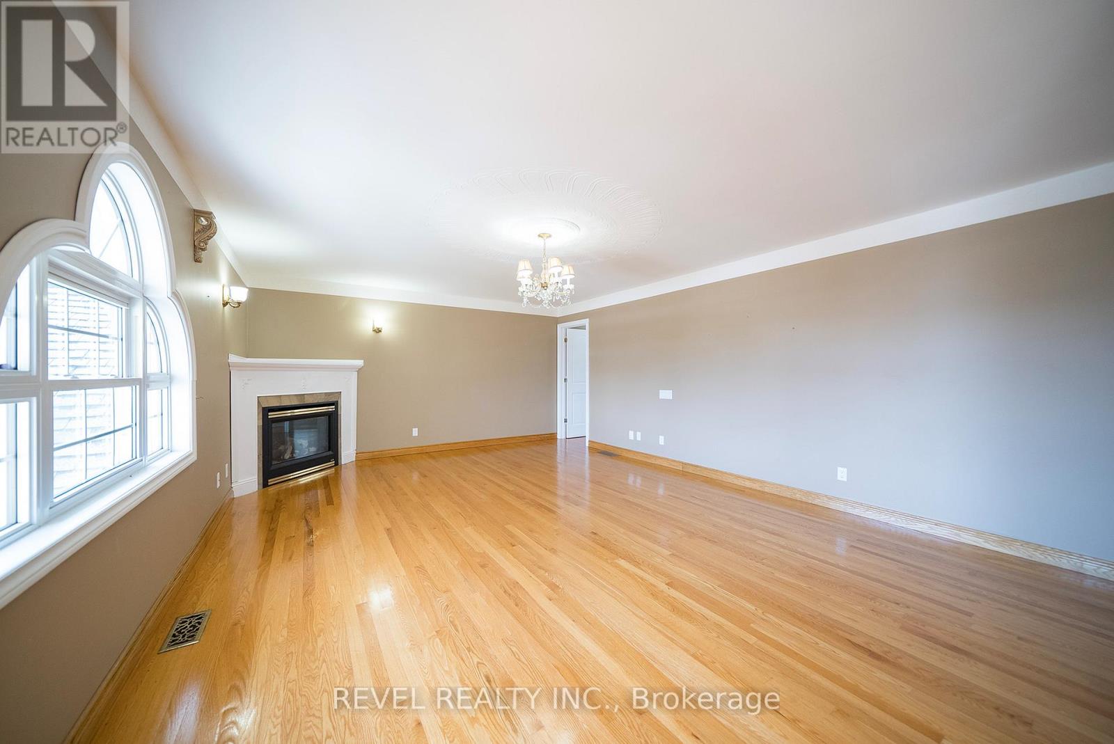 15 Royal York Court, Brant (South Dumfries), Ontario  N0E 1N0 - Photo 27 - X12119926