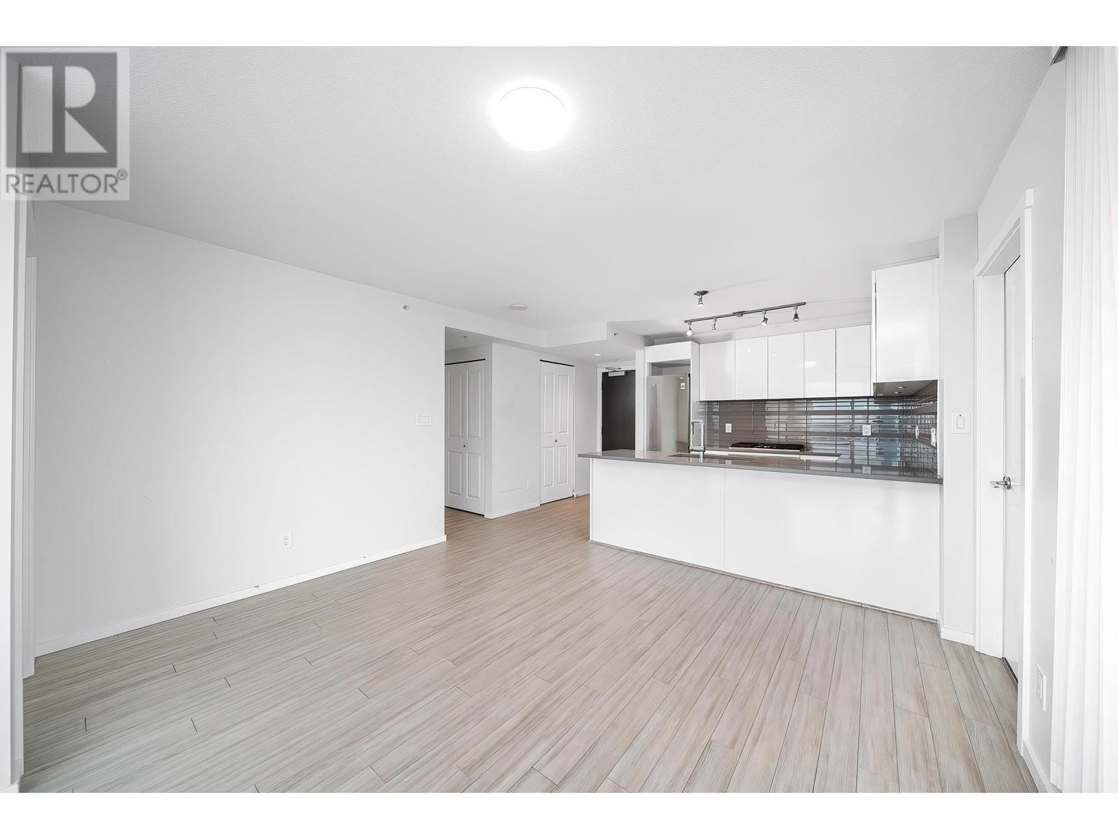 Listing Picture 22 of 35 : 1809 6658 DOW AVENUE, Burnaby / 本拿比 - 魯藝地產 Yvonne Lu Group - MLS Medallion Club Member