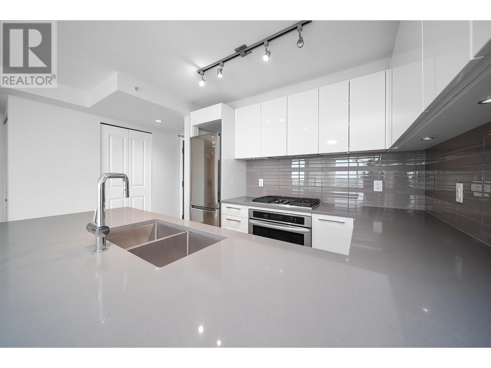 Listing Picture 9 of 35 : 1809 6658 DOW AVENUE, Burnaby / 本拿比 - 魯藝地產 Yvonne Lu Group - MLS Medallion Club Member