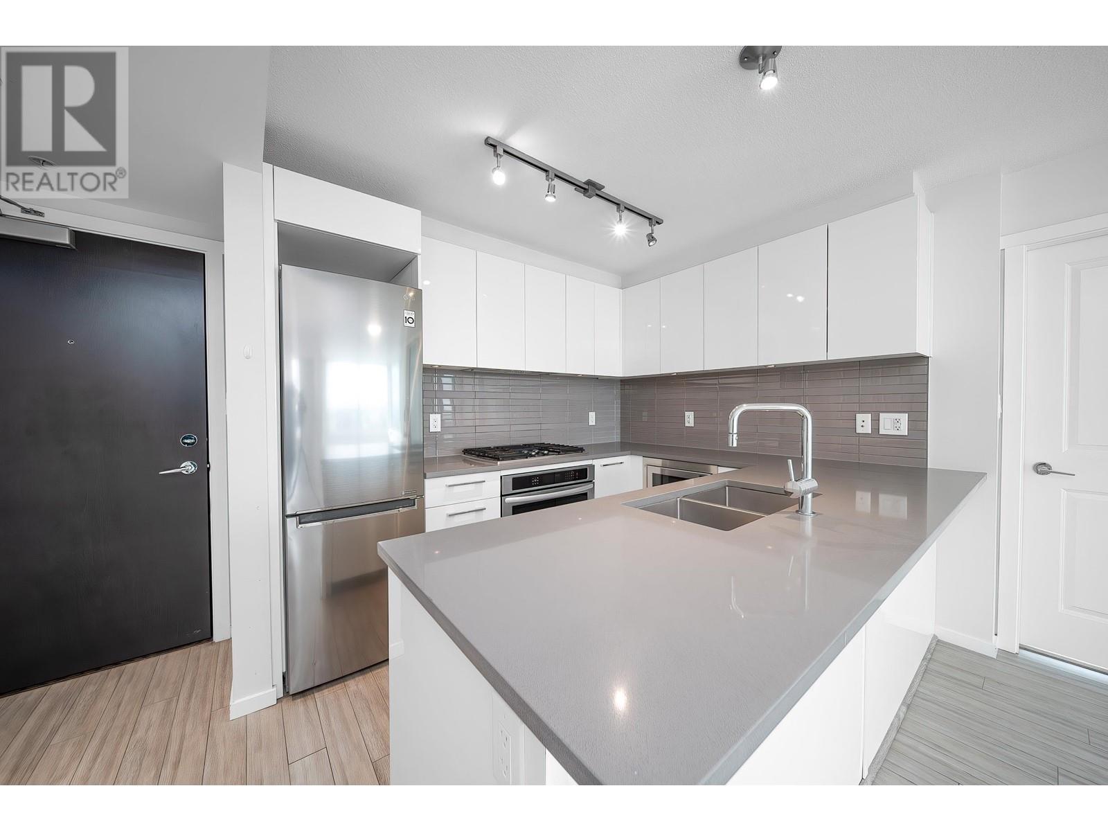 Listing Picture 7 of 35 : 1809 6658 DOW AVENUE, Burnaby / 本拿比 - 魯藝地產 Yvonne Lu Group - MLS Medallion Club Member