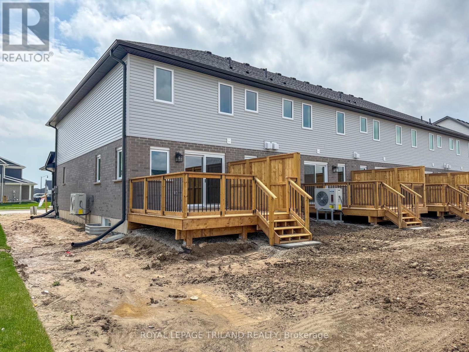 127 Empire Parkway, St. Thomas, Ontario  N5R 0N5 - Photo 3 - X12050987