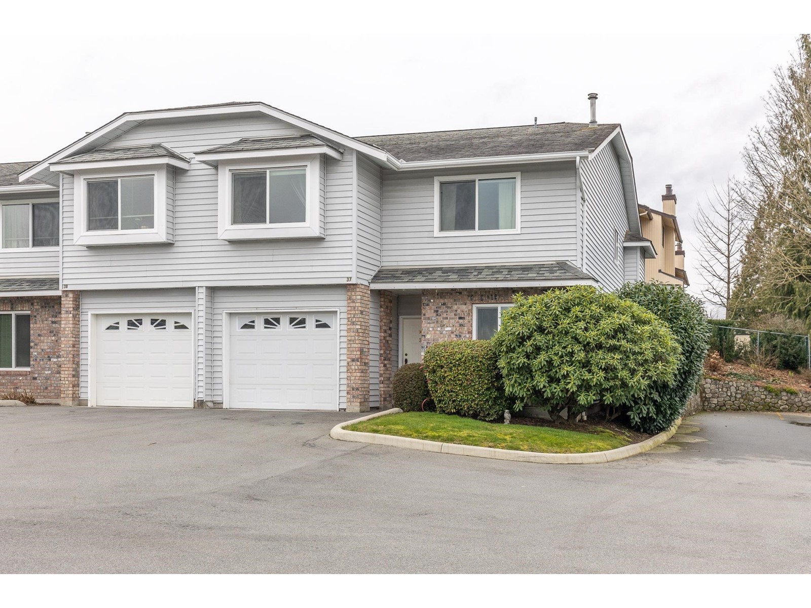 Property at 37 2989 TRAFALGAR STREET image 3