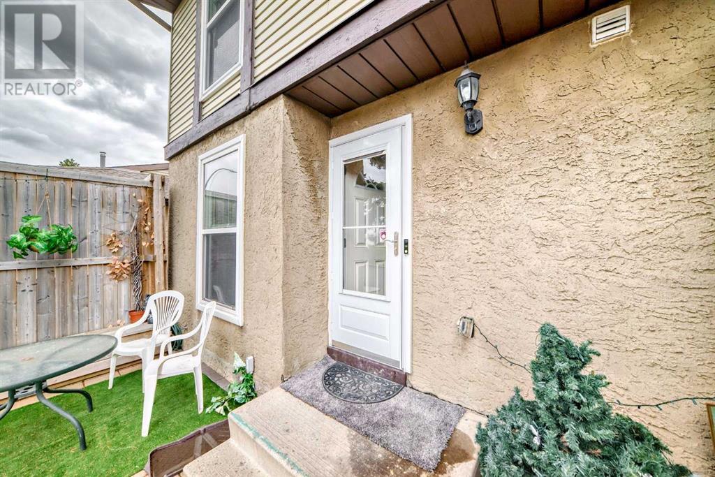 Property at 533 Abinger Road NE image 3