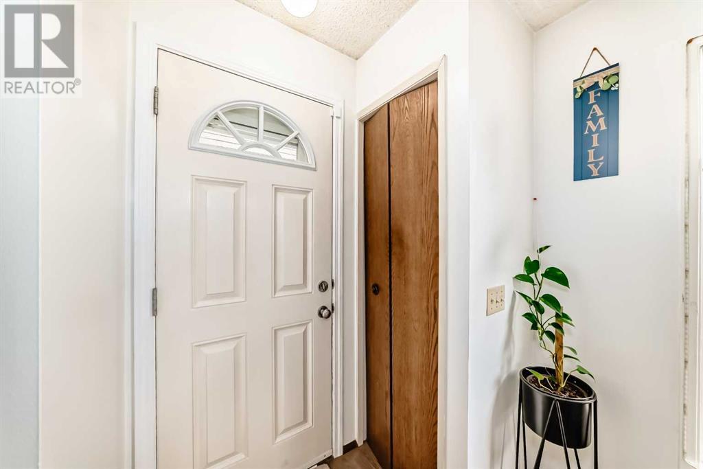 Property at 533 Abinger Road NE image 4
