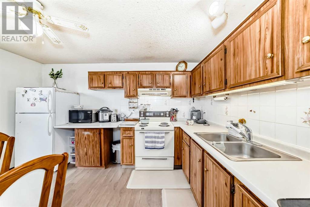 Property at 533 Abinger Road NE image 5