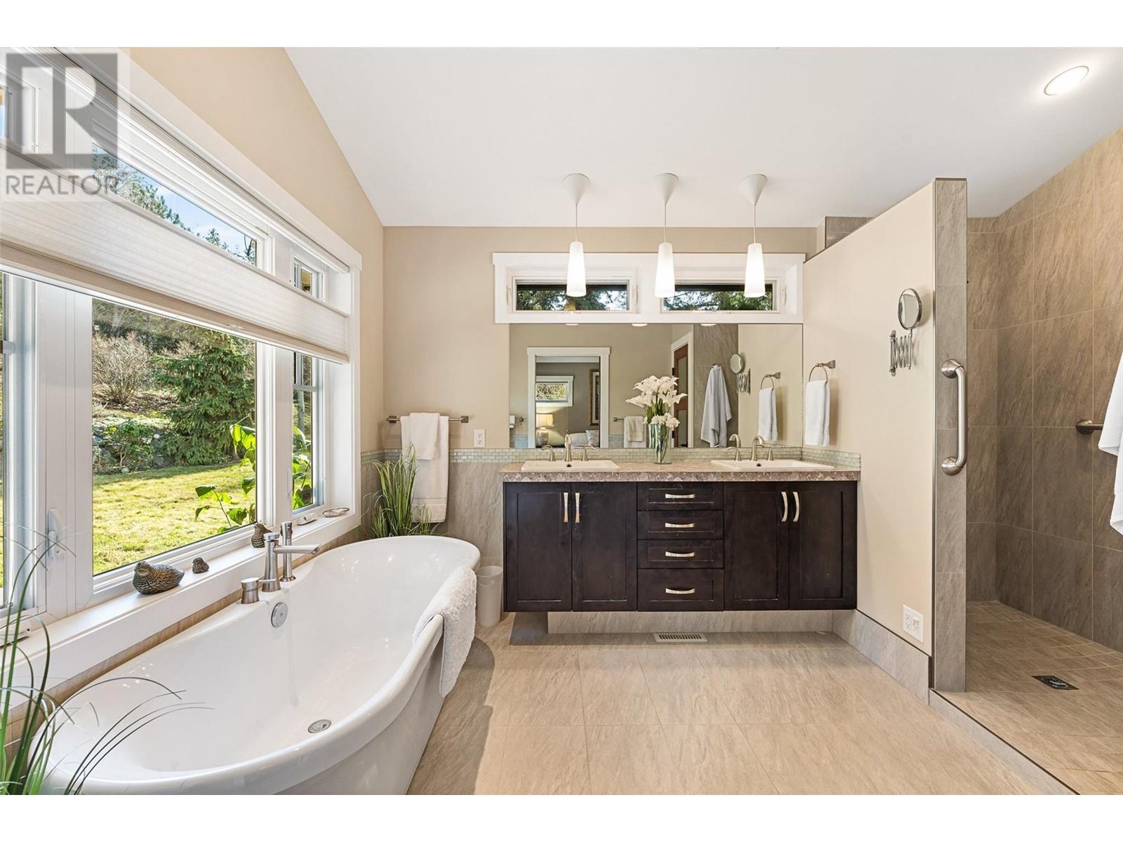 Property at 5139 Lakeshore Road image 2