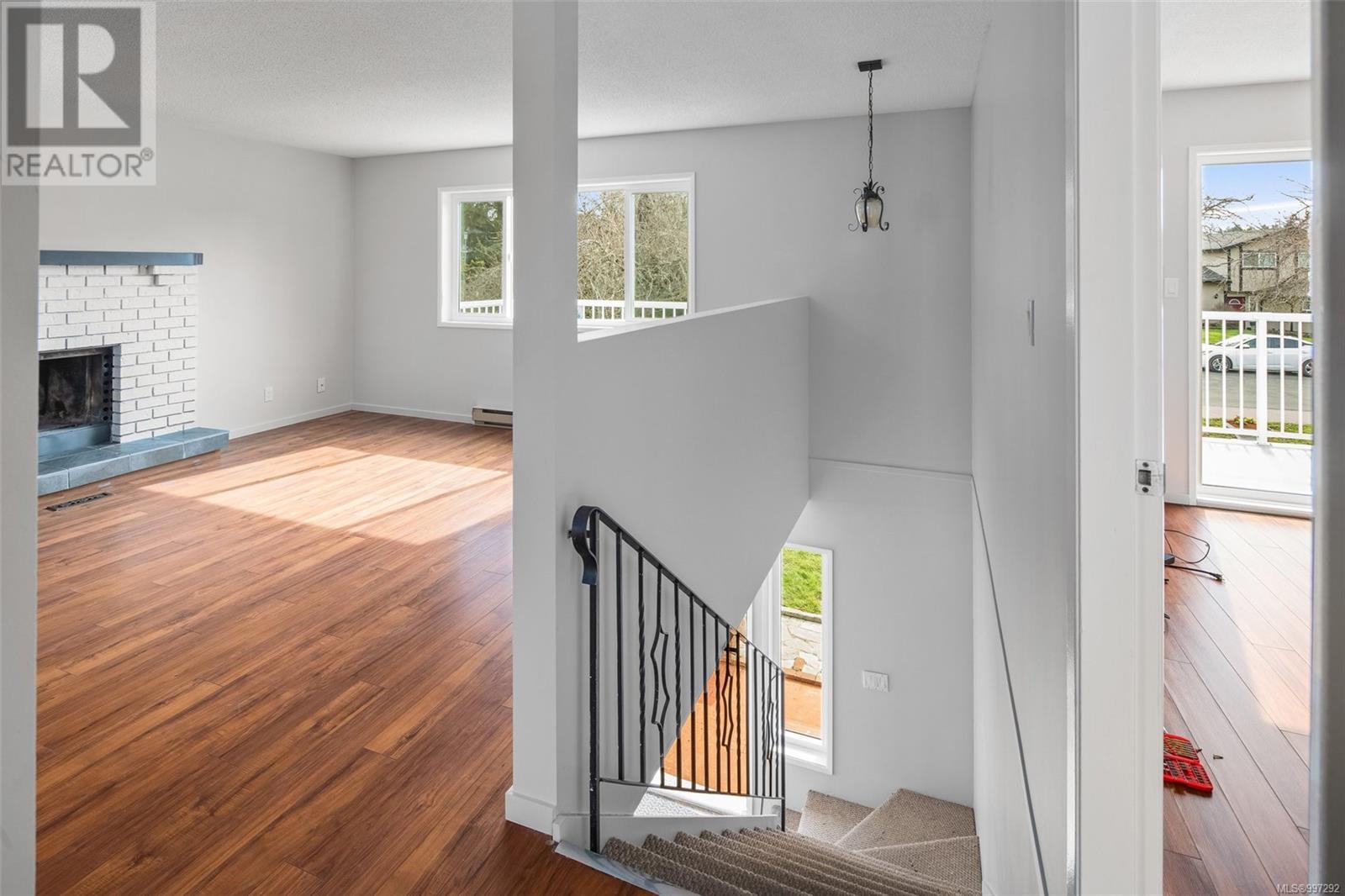1542 San Juan Ave, Saanich, British Columbia  V8N 2L5 - Photo 2 - 997292