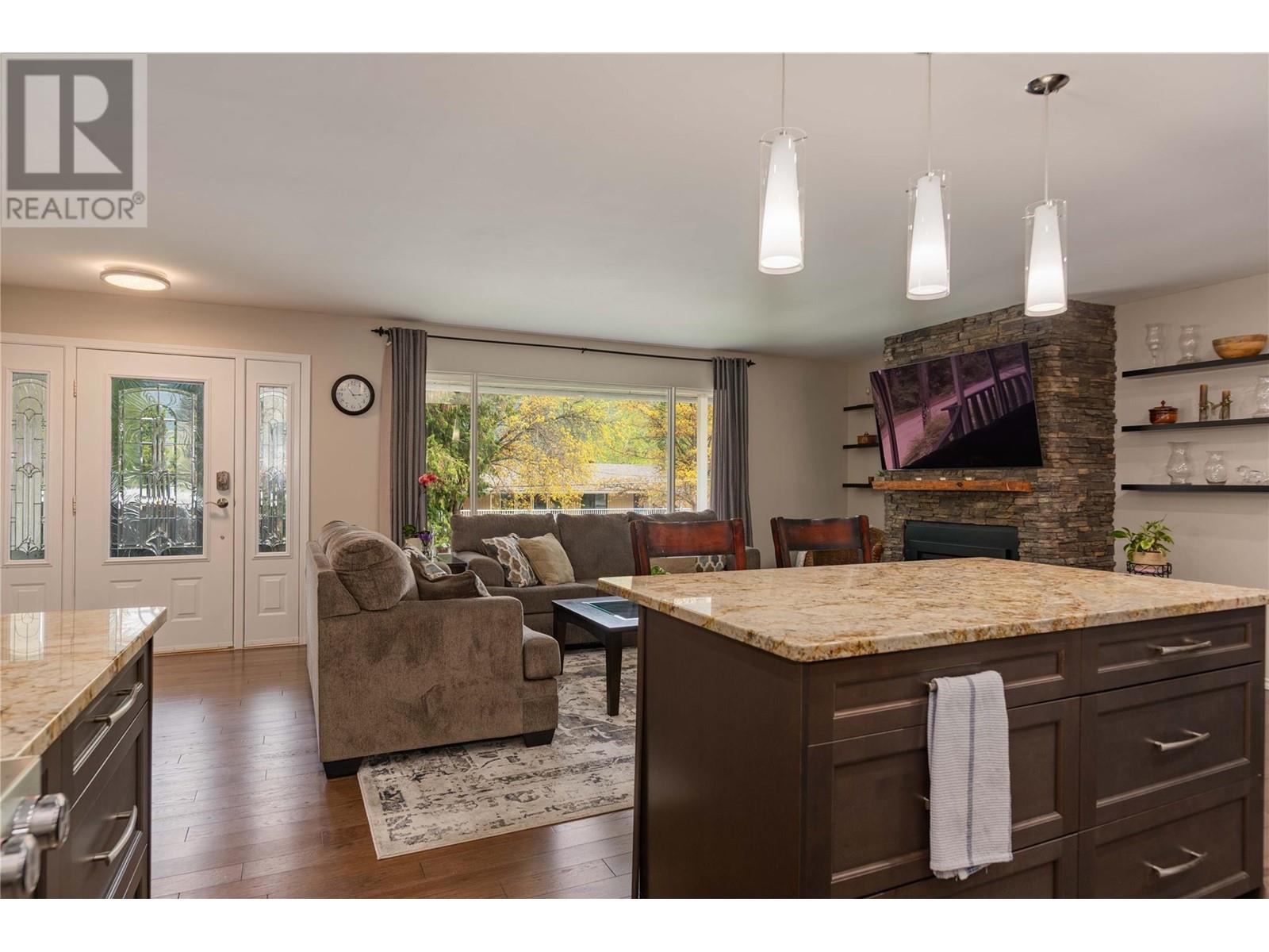 2312 11th Avenue, Castlegar, British Columbia  V1N 3A6 - Photo 23 - 10346069