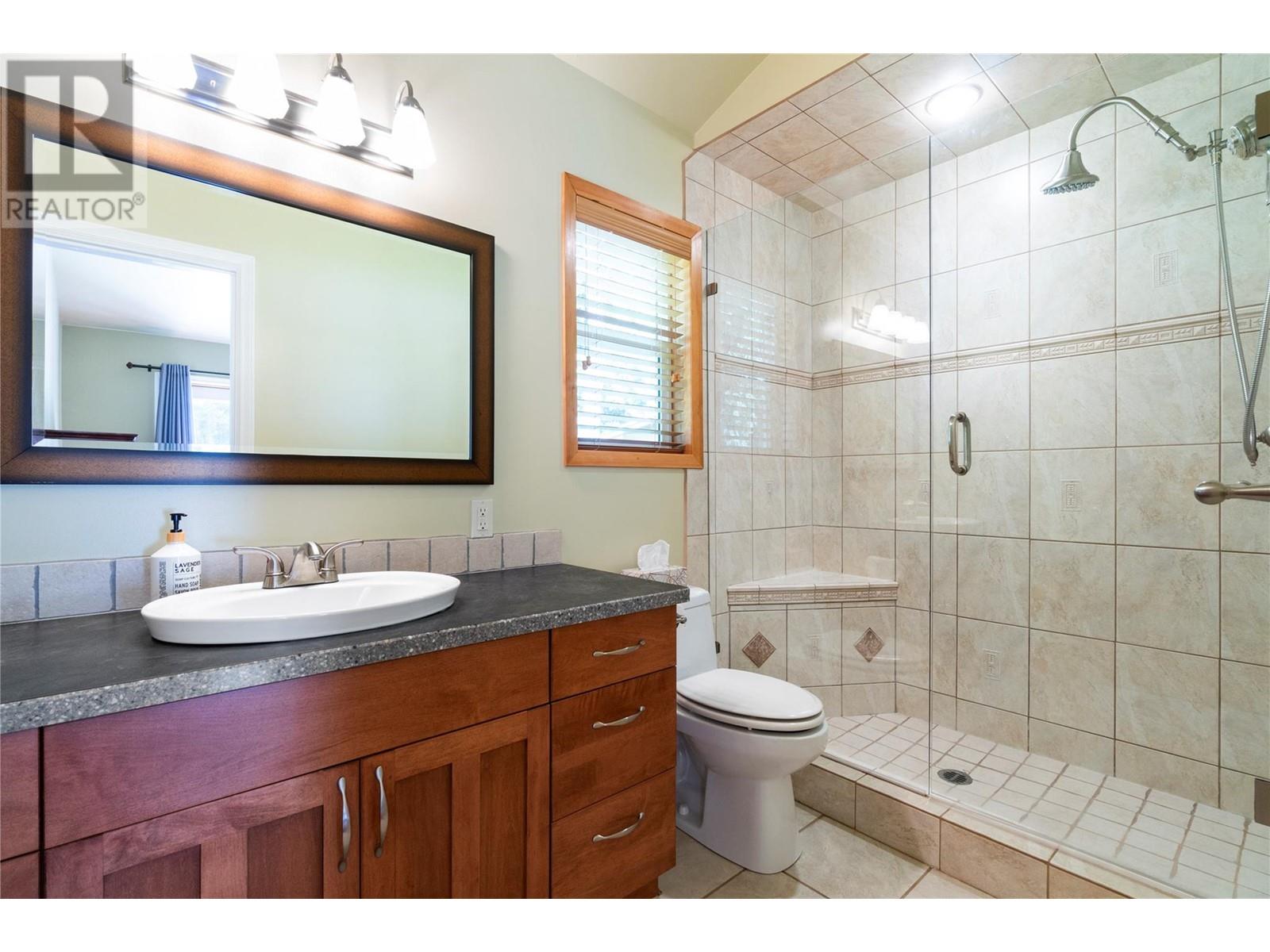 7889 Gardiner Road, Anglemont, British Columbia  V0E 1M8 - Photo 24 - 10346071