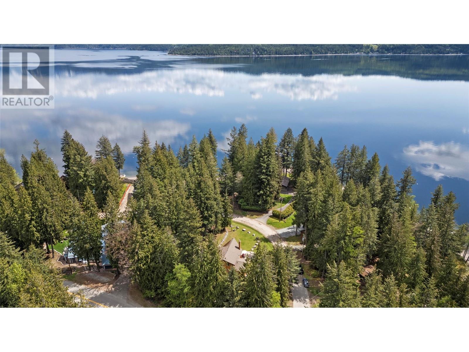 7889 Gardiner Road, Anglemont, British Columbia  V0E 1M8 - Photo 52 - 10346071