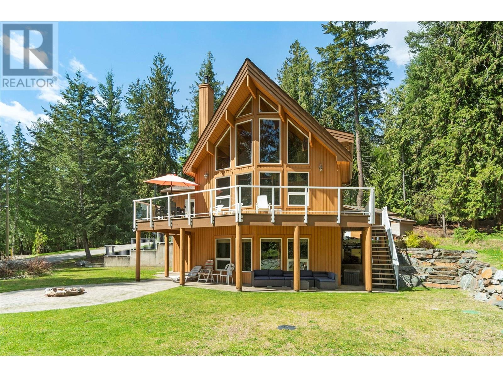 7889 Gardiner Road, Anglemont, British Columbia  V0E 1M8 - Photo 44 - 10346071