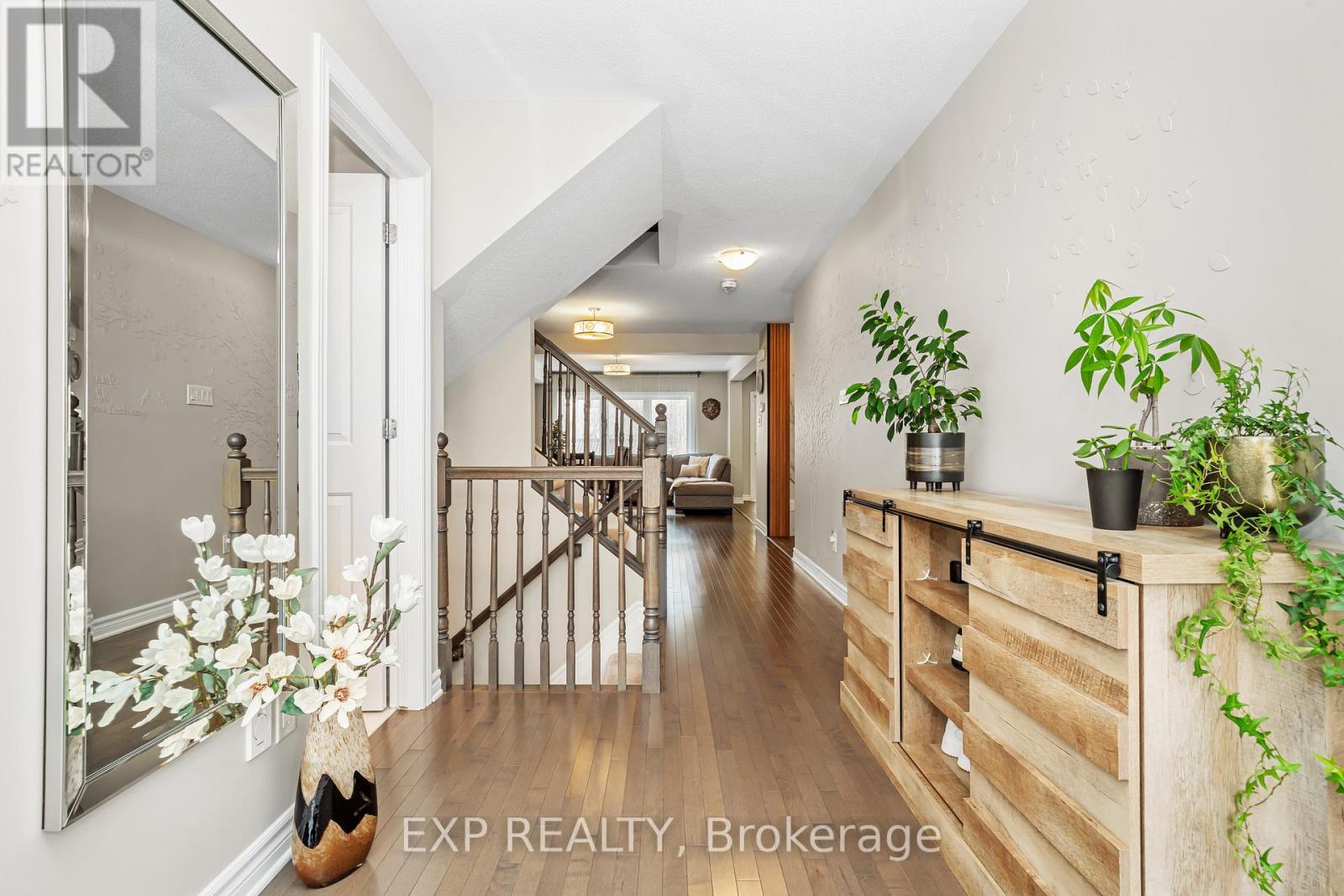 611 Geranium Walk, Ottawa, Ontario  K2S 2J6 - Photo 5 - X12120302